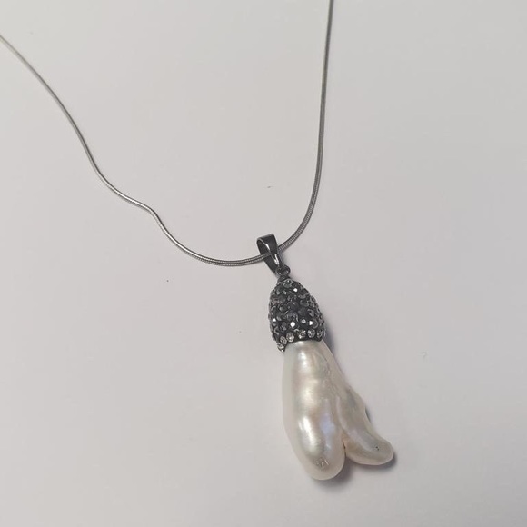 Pearl Necklace - Picture 2 of 6